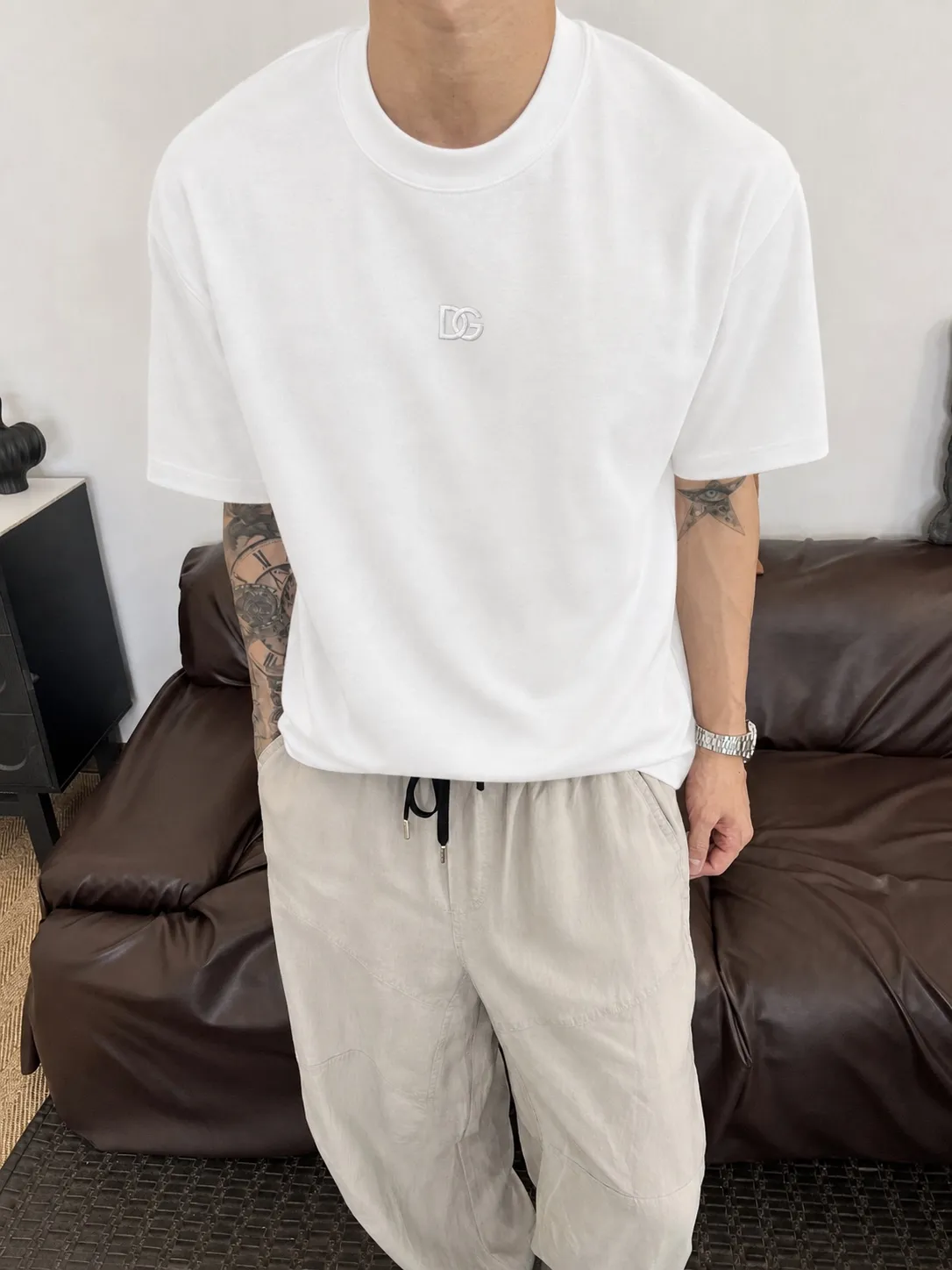 dg～ logo 《 》 ， ， tee， ， Same Style ， : Black White Coffee Brown Size：S（90-130 ） M（125-150 ） L（135-165 ） XL（160-190 ） XXL（185 ）